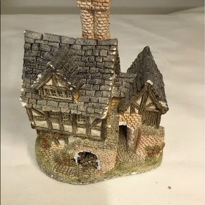 David winter “the bake house” ceramic cottage